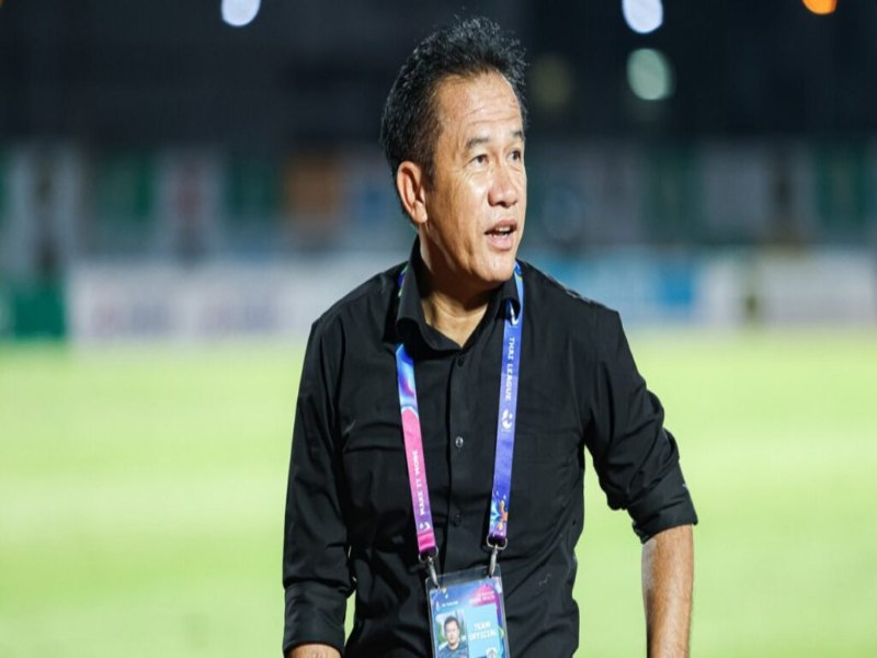 HLV Sasom Pobprasert đã dẫn dắt PT Prachuap FC thoát khỏi nguy cơ xuống hạng ở Thai League 2023/24.